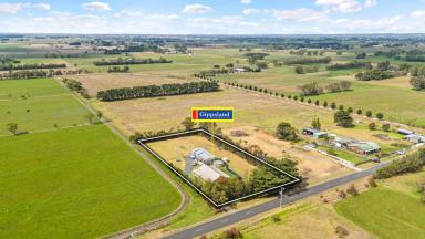 Farm For Sale - VIC - Sale - 3850 - UNIQUE OPPORTUNITY ON THE EDGE OF TOWN  (Image 2)