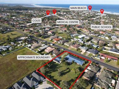 Farm For Sale - NSW - Old Bar - 2430 - DA APPROVAL FOR 14 LUXURY TOWNHOUSES  (Image 2)