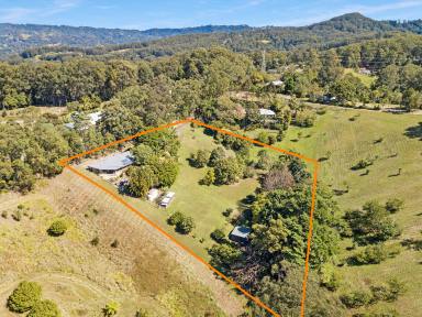 Farm For Sale - QLD - Towen Mountain - 4560 - PRIVATE FAMILY HOME  (Image 2)