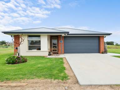 Farm For Sale - VIC - Lindenow South - 3875 - YOUR RURAL DREAM IS HERE!  (Image 2)