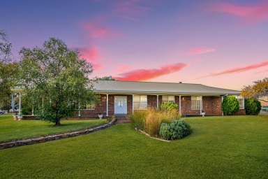 Farm Sold - NSW - Cowra - 2794 - MODERN FAMILY HOME, 52.76AC* OF PRIME CREEK FRONTAGE LAND!  (Image 2)