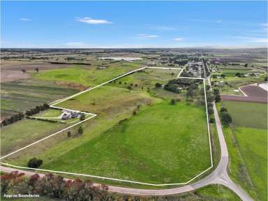 Farm For Sale - VIC - Lindenow - 3865 - Spectacular Residence & Lindenow Valley Views  (Image 2)