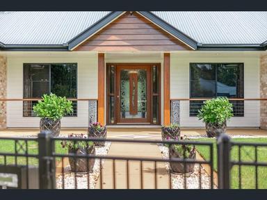 7 Lancaster Court, Top Camp QLD 4350