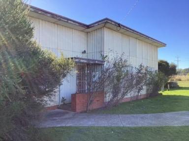 Farm For Sale - VIC - Creswick - 3363 - Development Opportunity; 3 Bedroom Fibro House; 2.35 Acres (approx.); Township Zone  (Image 2)