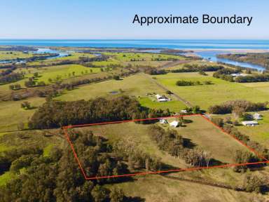 Farm For Sale - NSW - Oxley Island - 2430 - FARMHOUSE ON THE COAST  (Image 2)