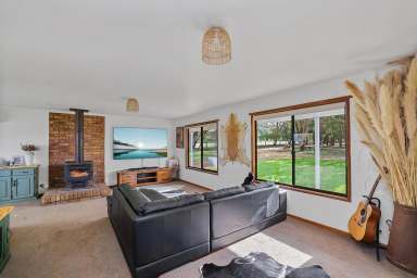 Farm For Sale - VIC - Gorae West - 3305 - Cosy Lifestyle Property!  (Image 2)