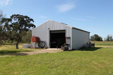 Farm For Sale - VIC - Cobram - 3644 - Fantastic Location Close To Town & the Murray River  (Image 2)