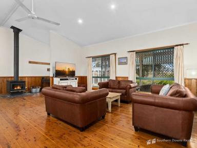 Farm For Sale - QLD - Allora - 4362 - COUNTRY CHARM & MODERN COMFORT  (Image 2)