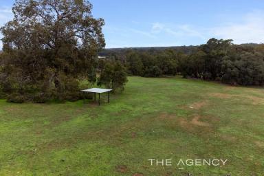 Farm For Sale - WA - Gidgegannup - 6083 - "Living The Dream"  (Image 2)