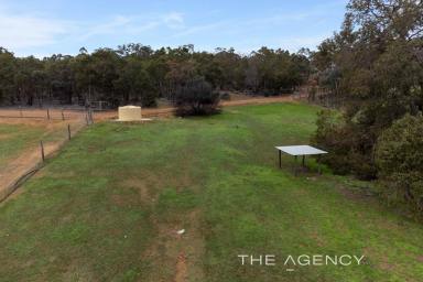 Farm For Sale - WA - Gidgegannup - 6083 - "Living The Dream"  (Image 2)