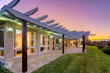 Farm For Sale - NSW - Gloucester - 2422 - Luxury Hilltop Home in Gloucester NSW  (Image 2)