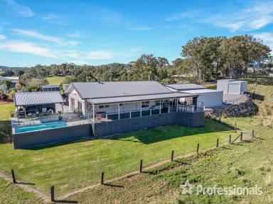 Farm For Sale - QLD - Greens Creek - 4570 - A CHARMING COUNTRY LIFESTYLE AMIDST LUSCIOUS ROLLING HILLS  (Image 2)