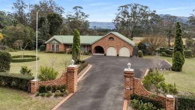 Farm For Sale - NSW - North Nowra - 2541 - Elegant Country Retreat with Stunning Views  (Image 2)