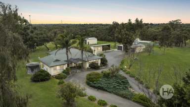 Farm For Sale - VIC - Pearcedale - 3912 - 3.1 Acres With American Style Barn & 9x6m Shed  (Image 2)