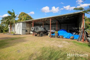 Farm For Sale - QLD - Moore Park Beach - 4670 - Family home on 1.5 acres minutes away from the beach! 5-Bay Shed  (Image 2)