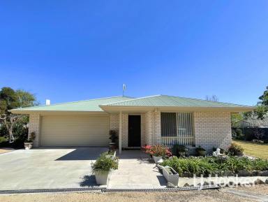 Farm For Sale - NSW - Inverell - 2360 - Impressive Brick Veneer Home on 1 Hectare.  (Image 2)