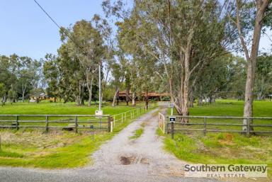 Farm For Sale - WA - Darling Downs - 6122 - COUNTRY LIVING AT ITS BEST  (Image 2)