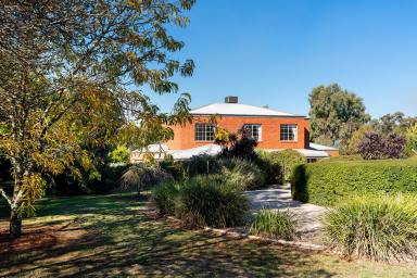 Farm For Sale - VIC - Castlemaine - 3450 - Grand Living  (Image 2)