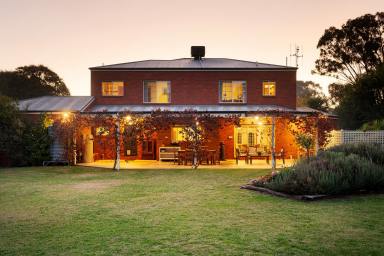 Farm For Sale - VIC - Castlemaine - 3450 - Grand Living  (Image 2)