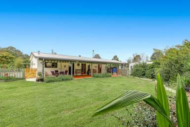 Farm For Sale - QLD - Pie Creek - 4570 - LIFESTYLE IN PIE CREEK  (Image 2)