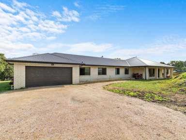 Farm For Sale - VIC - Nicholson - 3882 - MODERN FAMILY HOME WITH EXPANSIVE FEATURES ON 28 ACRES  (Image 2)