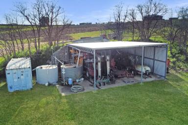 Farm For Sale - NSW - Cowra - 2794 - 3ACRE BUILDING BLOCK WITH GREAT VIEWS AND A SHED!  (Image 2)