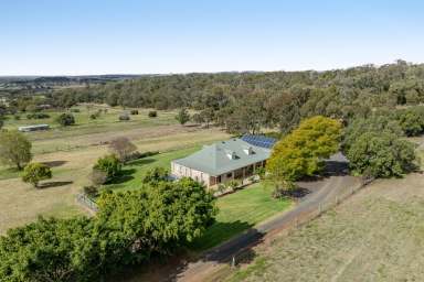 Farm For Sale - QLD - Meringandan West - 4352 - Luxurious Cape Cod Style Homestead On 5-Acres Near Toowoomba.  (Image 2)