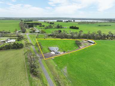 Farm For Sale - VIC - Elingamite - 3266 - Ultimate Lifestyle Living  (Image 2)