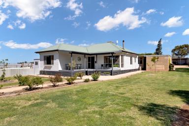 Farm For Sale - VIC - Red Cliffs - 3496 - Charming Semi-Rural Retreat on Over 4 Acres  (Image 2)