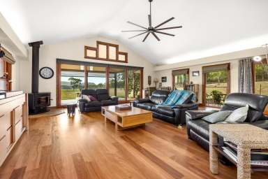 Farm For Sale - NSW - Lovedale - 2325 - SUPREME PRIVACY OR ENTERTAINERS DELIGHT  (Image 2)