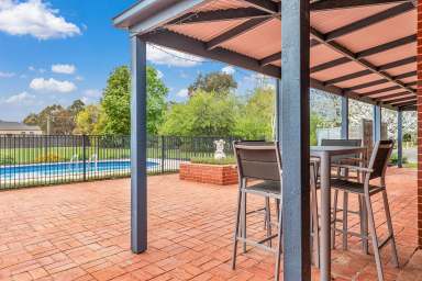 Farm For Sale - NSW - Moama - 2731 - Spacious Family Living  (Image 2)