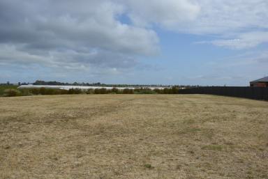 Farm For Sale - VIC - Cobram - 3644 - Prestigious Elevated Homesite with Stunning Views  (Image 2)