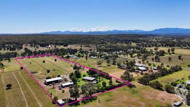 Farm For Sale - NSW - Narrabri - 2390 - COUNTRY LIVING! BRICK HOME ON 10 ACRES WITH ESTABLISHED GARDENS AND SHEDS.  (Image 2)