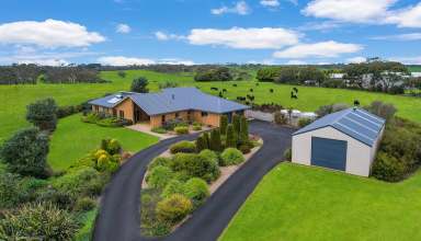 Farm For Sale - VIC - Portland North - 3305 - Fabulous Quality Built Family Home  (Image 2)