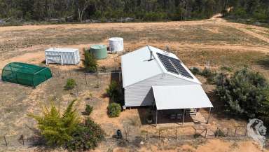 Farm For Sale - NSW - Jacks Creek - 2390 - ACREAGE - COMES WITH EVERYTHING, JUST BRING YOUR CLOTHES!  (Image 2)