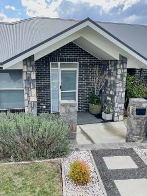 Farm For Sale - NSW - Bungendore - 2621 - Modern Family Home with Space and Style  (Image 2)