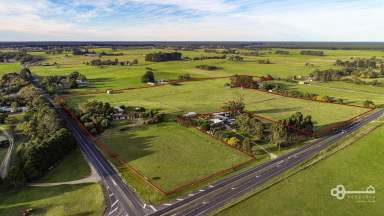 Farm For Sale - SA - Glenburnie - 5291 - Beautifully Presented Brick & Tile Home on 28 Acres  (Image 2)