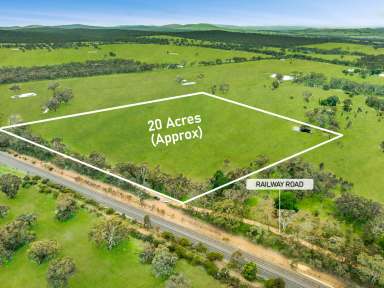 Farm For Sale - VIC - Ararat - 3377 - Lifestyle Block Only Minutes to Town  (Image 2)