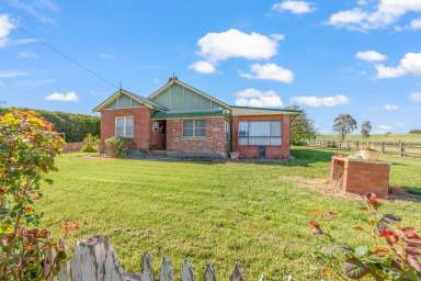 Farm Auction - NSW - Kelso - 2795 - "Pine Lea" - The Perfect Blend of Rural Tranquillity and Modern Convenience  (Image 2)