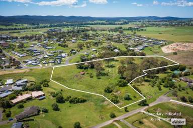 Farm For Sale - NSW - Bega - 2550 - STUNNING LIFESTYLE OPPORTUNITY - MASSIVE DEVELOPMENT POTENTIAL - MINUTES TO TOWN  (Image 2)