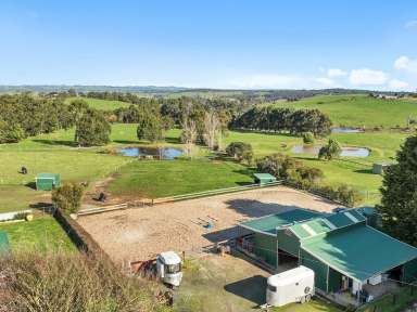 Farm For Sale - VIC - Heath Hill - 3981 - Unbridled lifestyle on this 5 acre entertainers delight  (Image 2)