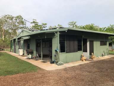 Farm For Sale - NT - Lloyd Creek - 0822 - DUAL DWELLINGS on 5 Acres  (Image 2)