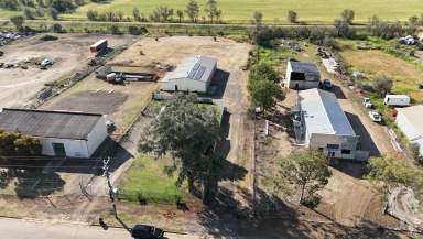 Farm For Sale - NSW - Wee Waa - 2388 - HIGH RENTAL RETURN OR HOME BUSINESS PREMISES ON ONE LOT  (Image 2)