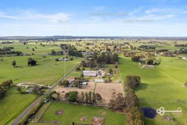 Farm For Sale - SA - Glencoe - 5291 - COUNTRY FAMILY HOME ON 3.48 ACRES  (Image 2)