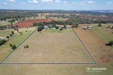 Farm For Sale - NSW - Inverell - 2360 - 4 HECTARES, 3 BEDROOMS, ENDLESS POTENTIAL  (Image 2)