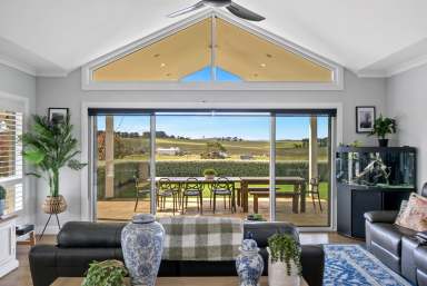 Farm For Sale - NSW - Blayney - 2799 - "Diamond Park" - Modern Country Homestead on Acres  (Image 2)