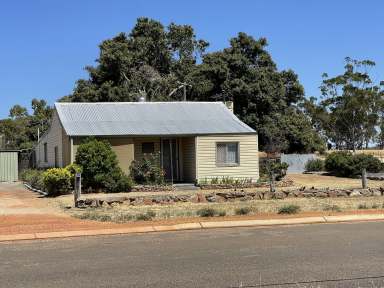 Farm Sold - WA - Wagin - 6315 - ESTATE SALE !!!!  (Image 2)