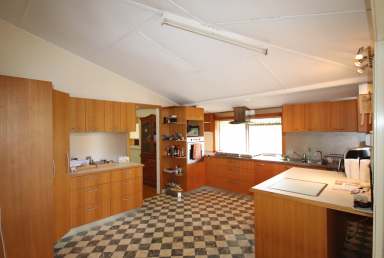 Farm For Sale - QLD - Mundowran - 4626 - Large Family Home on 3 Acres  (Image 2)