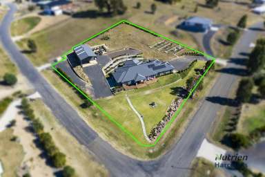 Farm For Sale - VIC - Yea - 3717 - Modern Australian Dream  (Image 2)