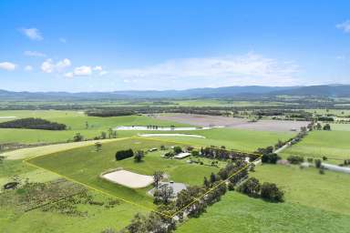 Farm For Sale - VIC - Drouin West - 3818 - COUNTRY LIVING WITH LOTS OF OPPORTUNITIES ON 20 ACRES  (Image 2)